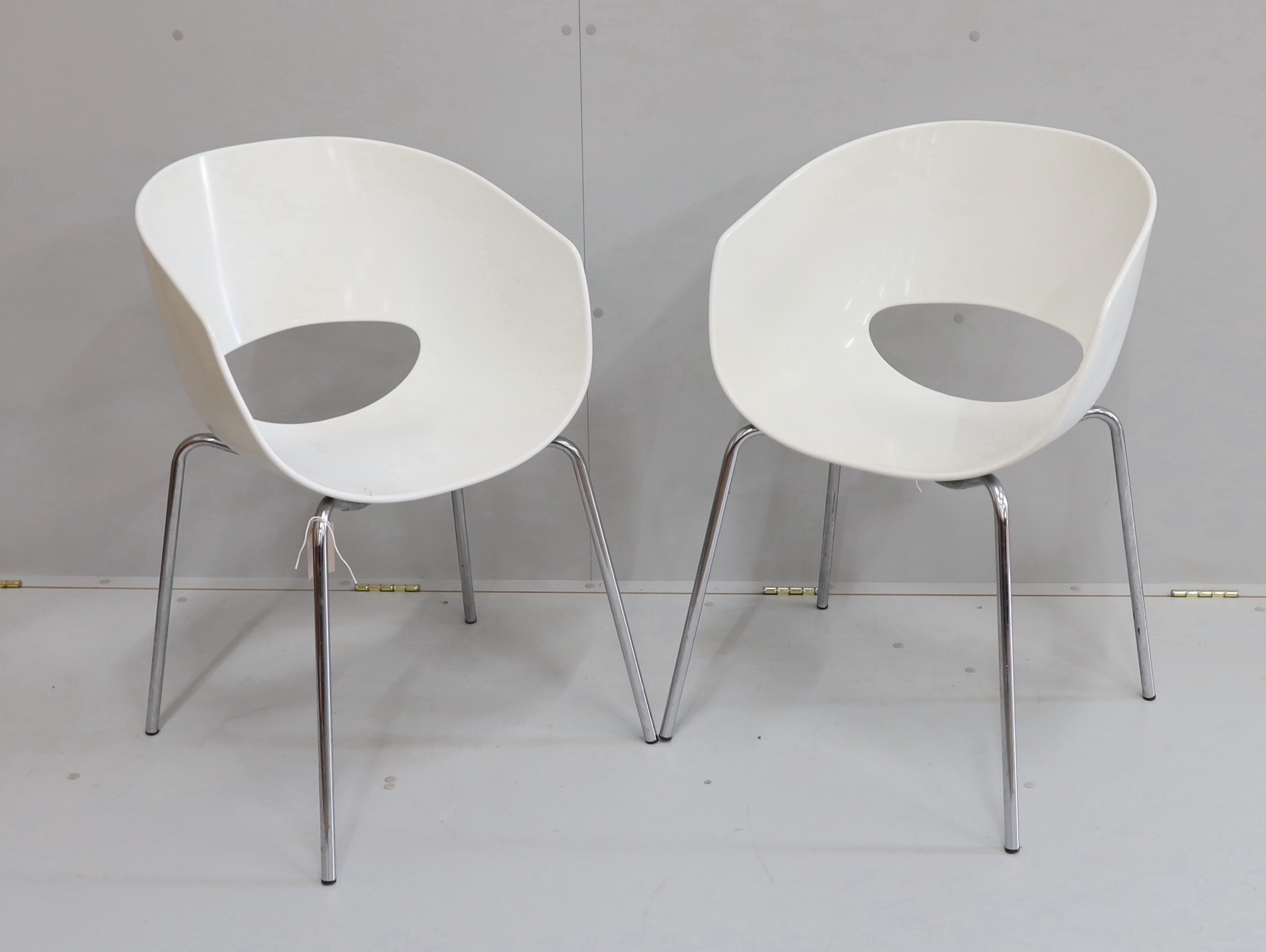 A pair of Italian Sistesi chairs, width 52cm, depth 45cm, height 82cm